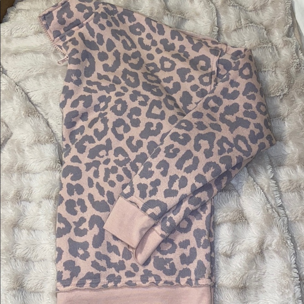 Quarter zip pink/gray leopard pullover!